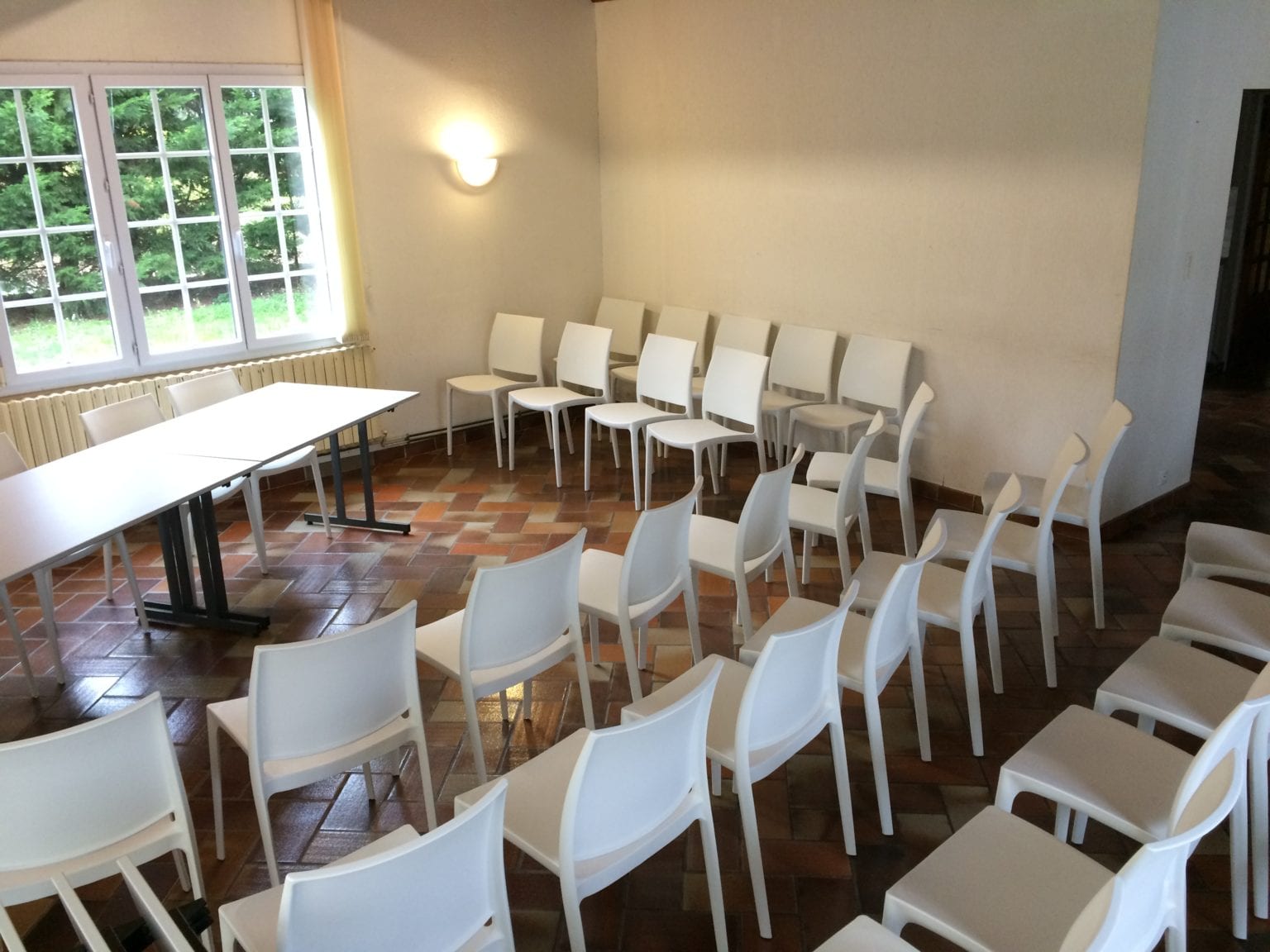 Disposition chaises salle de réception - Meeting - Réunion - Présentation - Résidence Romaric