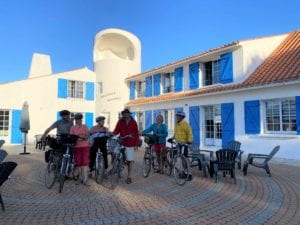 Sortie vélo seniors - Terrasse de la résidence - Soleil